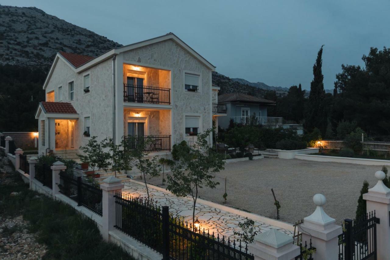 Hedon-Stone Apartment Starigrad Paklenica Bagian luar foto
