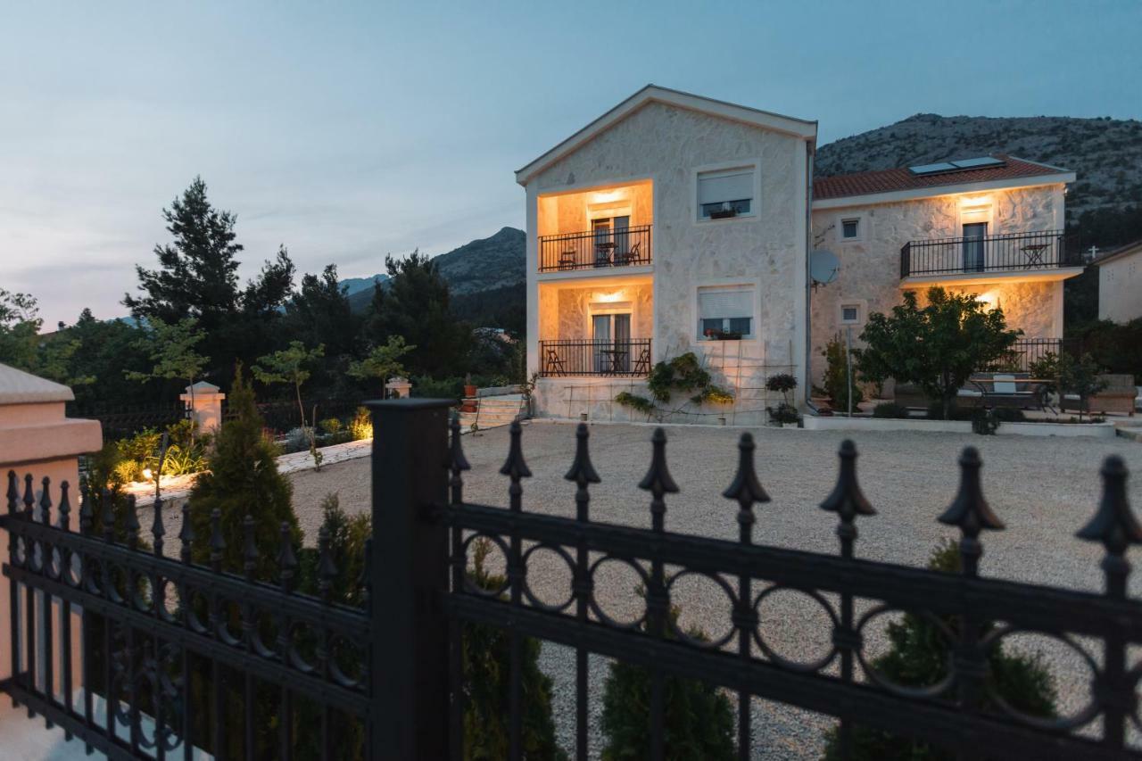 Hedon-Stone Apartment Starigrad Paklenica Bagian luar foto