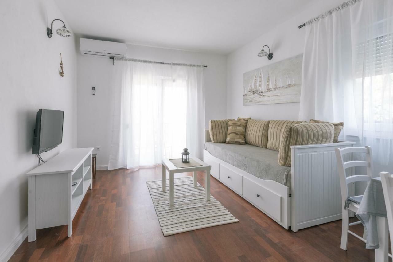 Hedon-Stone Apartment Starigrad Paklenica Bagian luar foto