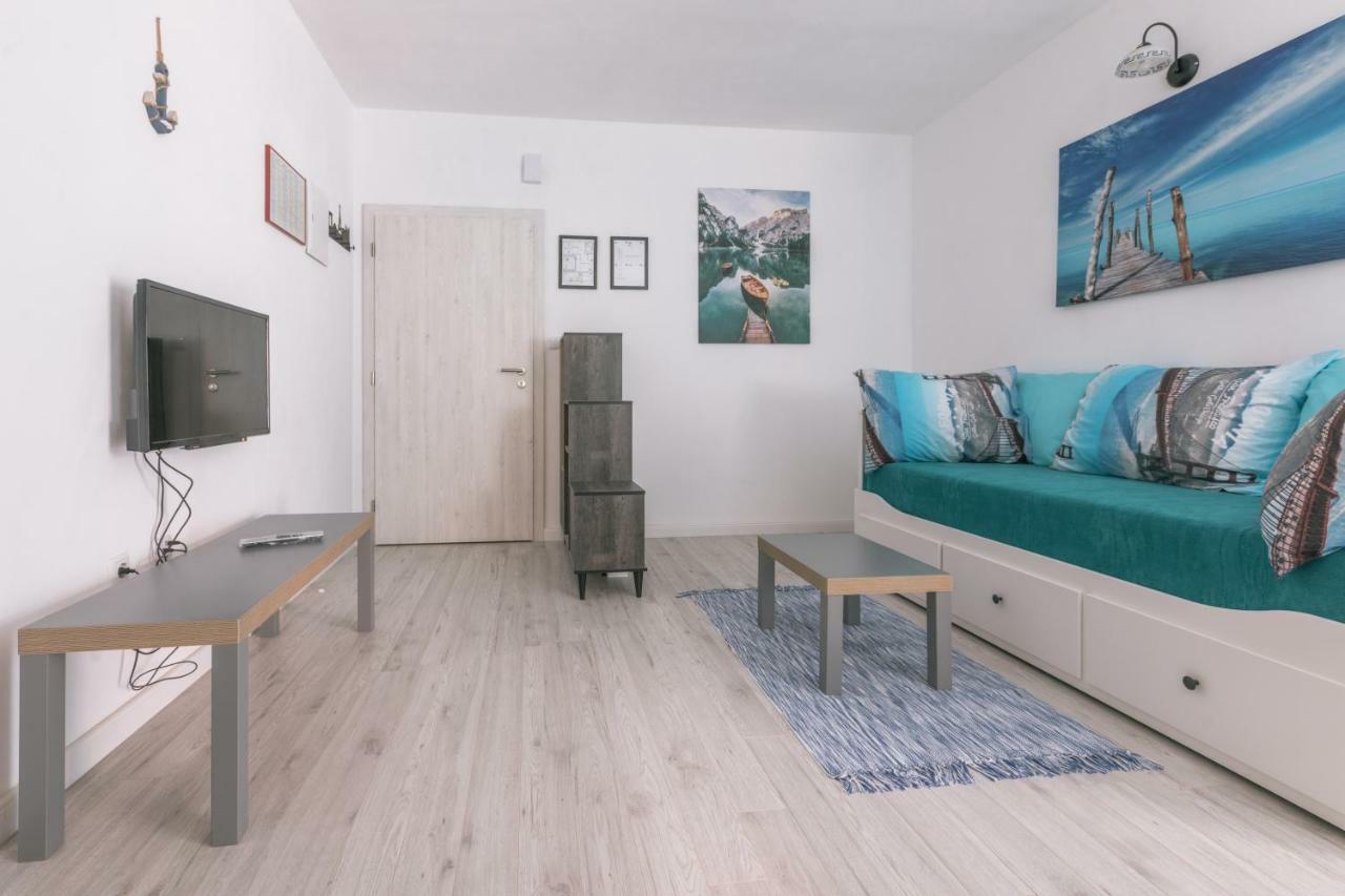 Hedon-Stone Apartment Starigrad Paklenica Bagian luar foto