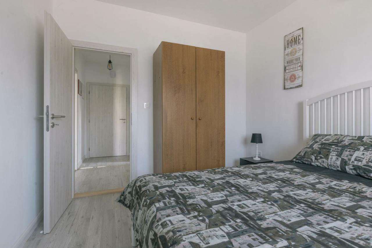 Hedon-Stone Apartment Starigrad Paklenica Bagian luar foto