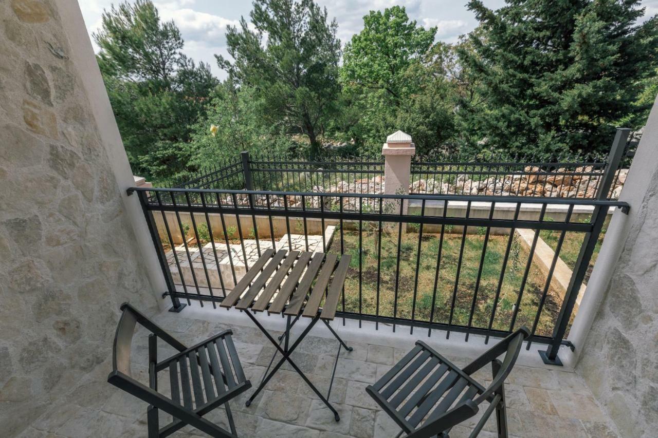 Hedon-Stone Apartment Starigrad Paklenica Bagian luar foto