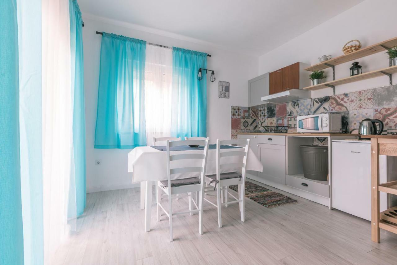 Hedon-Stone Apartment Starigrad Paklenica Bagian luar foto