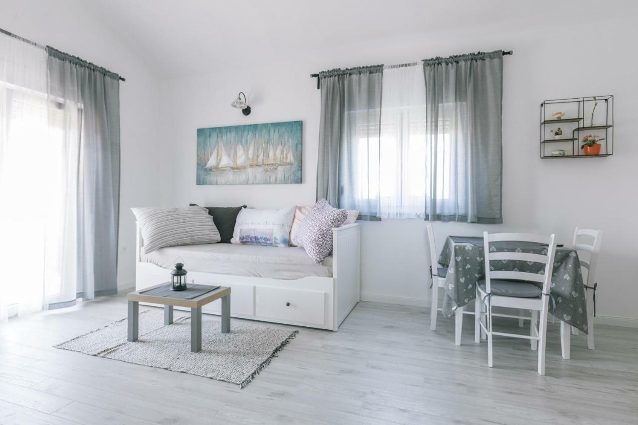 Hedon-Stone Apartment Starigrad Paklenica Bagian luar foto