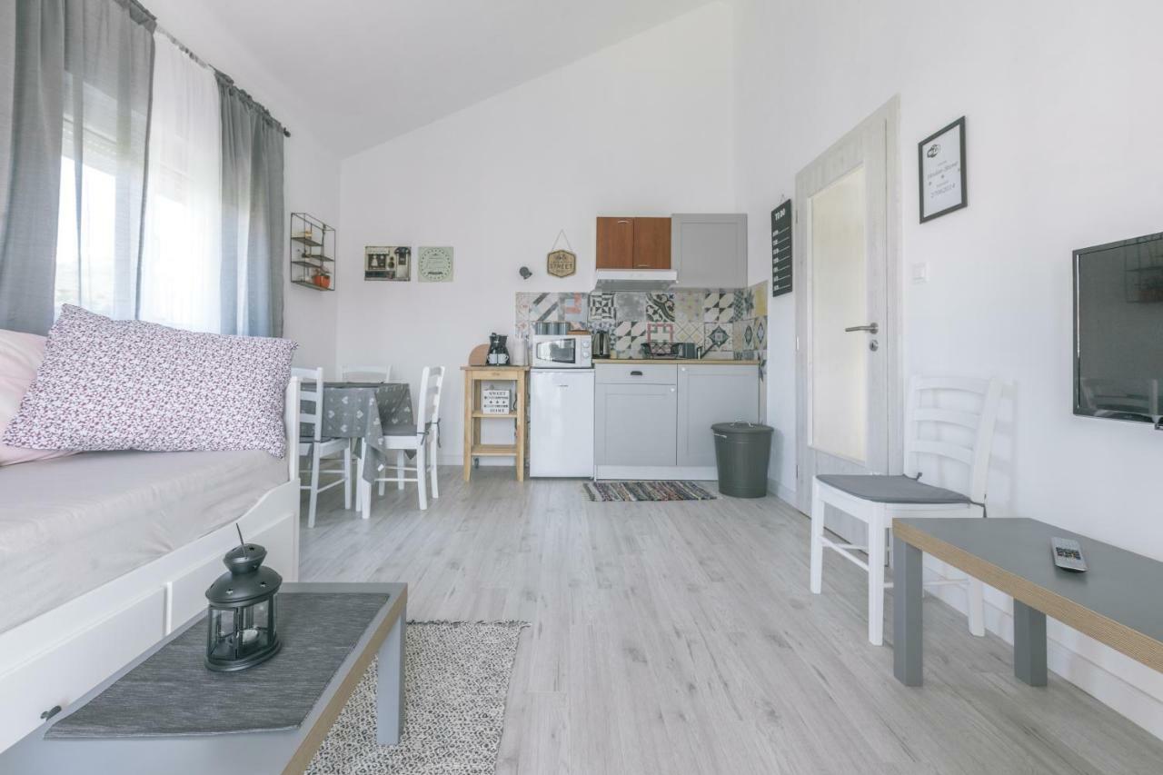Hedon-Stone Apartment Starigrad Paklenica Bagian luar foto