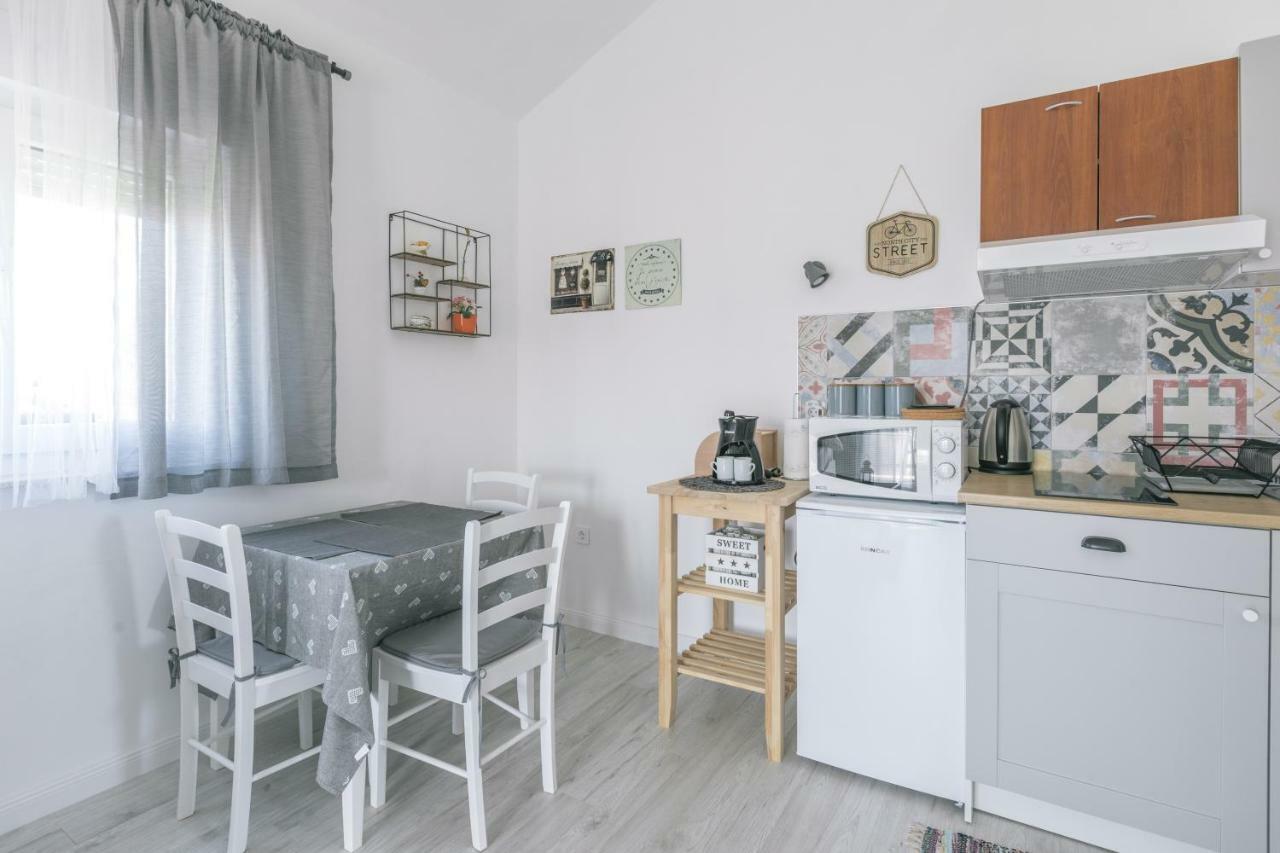 Hedon-Stone Apartment Starigrad Paklenica Bagian luar foto